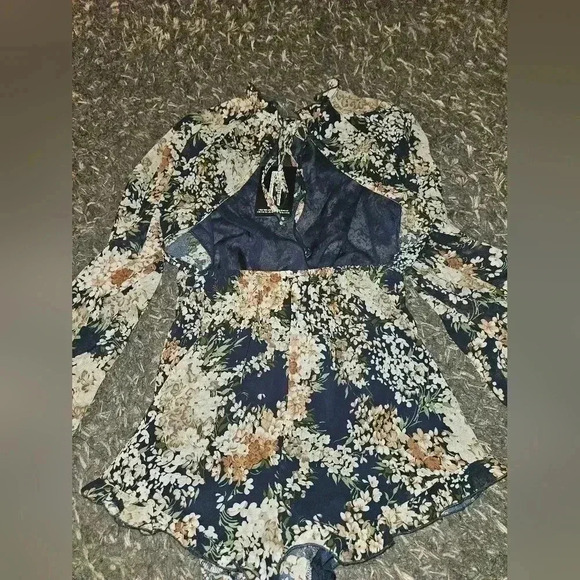 Pretty little thing romper medium new with tags - Picture 2 of 6
